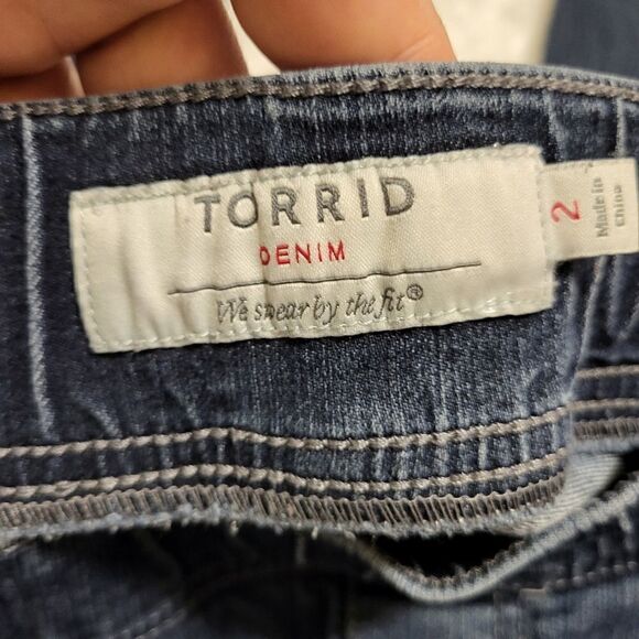 Torrid plus size elastic at  waist, dark wash jeans - Picture 2 of 11